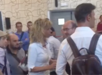 La ministra Barbara Lezzi contestata dai #notap all'Università del Salento (VIDEO)